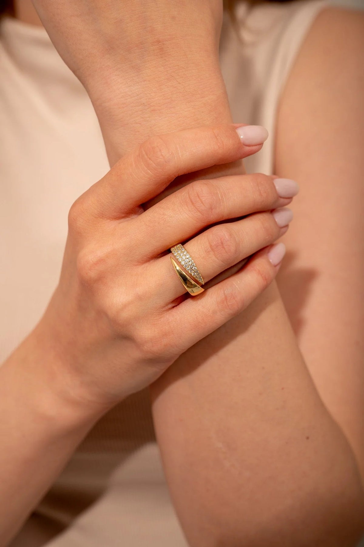 Maddalena | Anillo con piedras brillantes