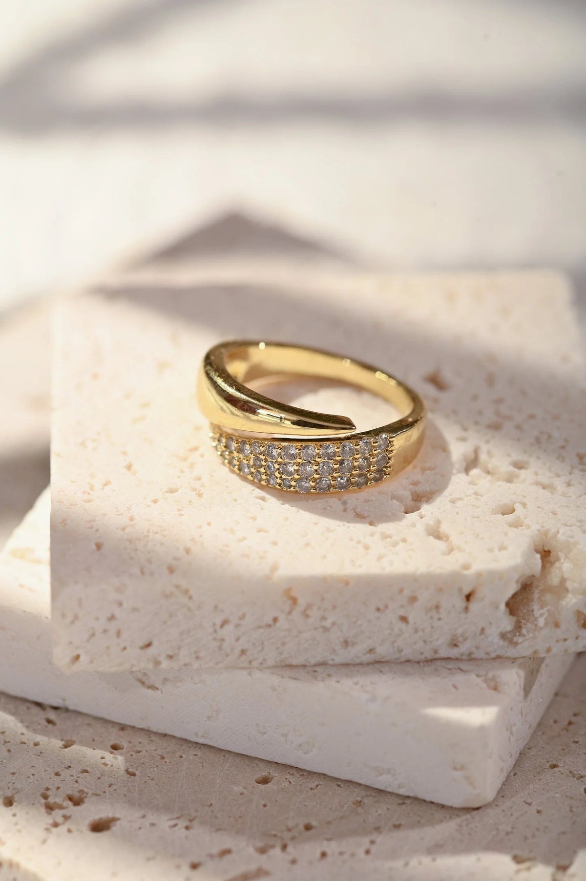 Maddalena | Anillo con piedras brillantes